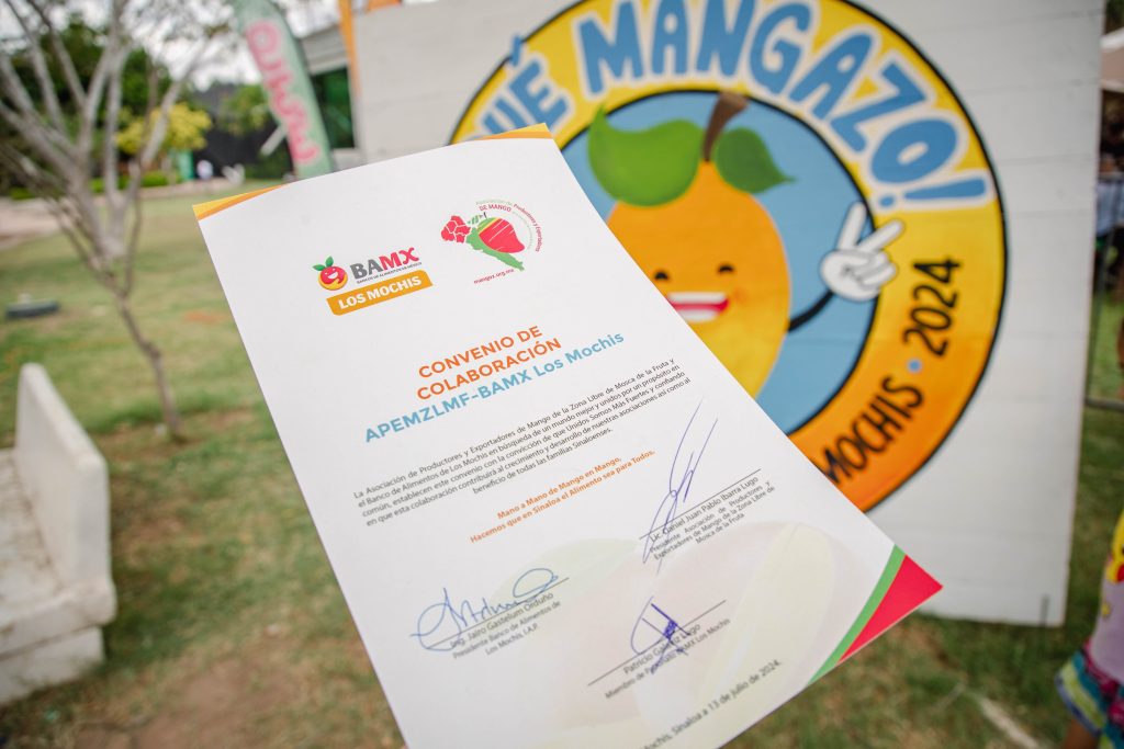 Banco de Alimentos de Los Mochis y la Asociación Asociación de productores y exportadores de mango de la zona libre de mosca de la fruta firmaron un convenio en Pro de la alimentación, hoja de convenio con fondo de logo Que Mangazo