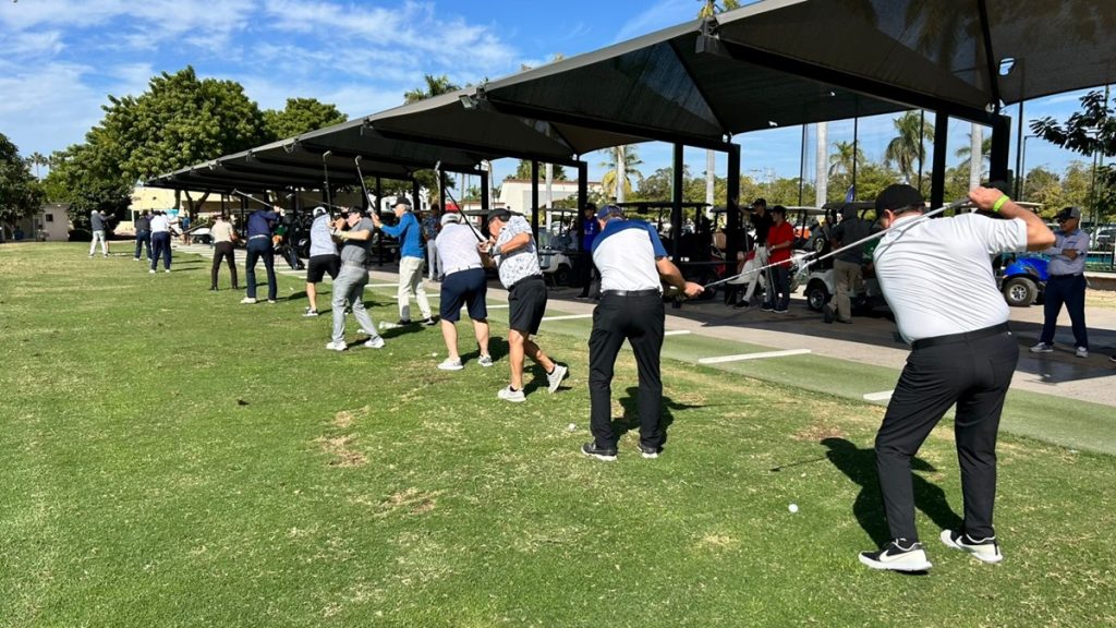 Golfistas en linea contra el hambre donacion de alimento