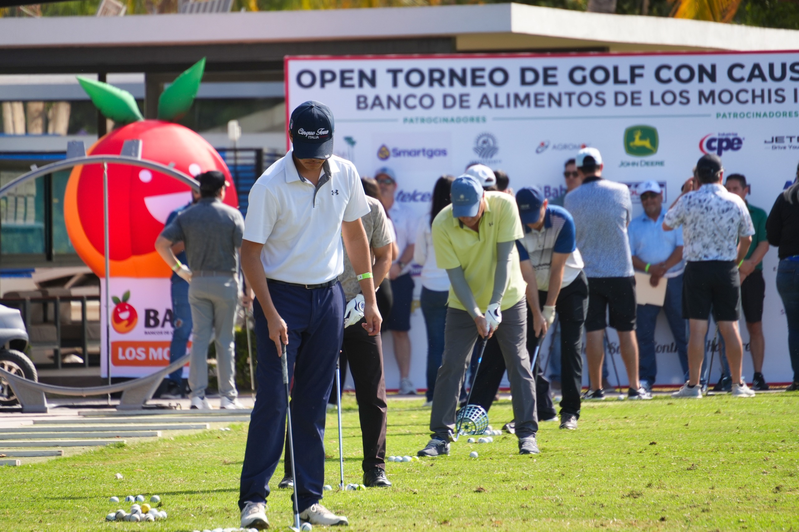 golfistas del mejor swing contra el hambre arrancando el torneo en pro de las familias que necesitan alimento en todo el norte de sinaloa