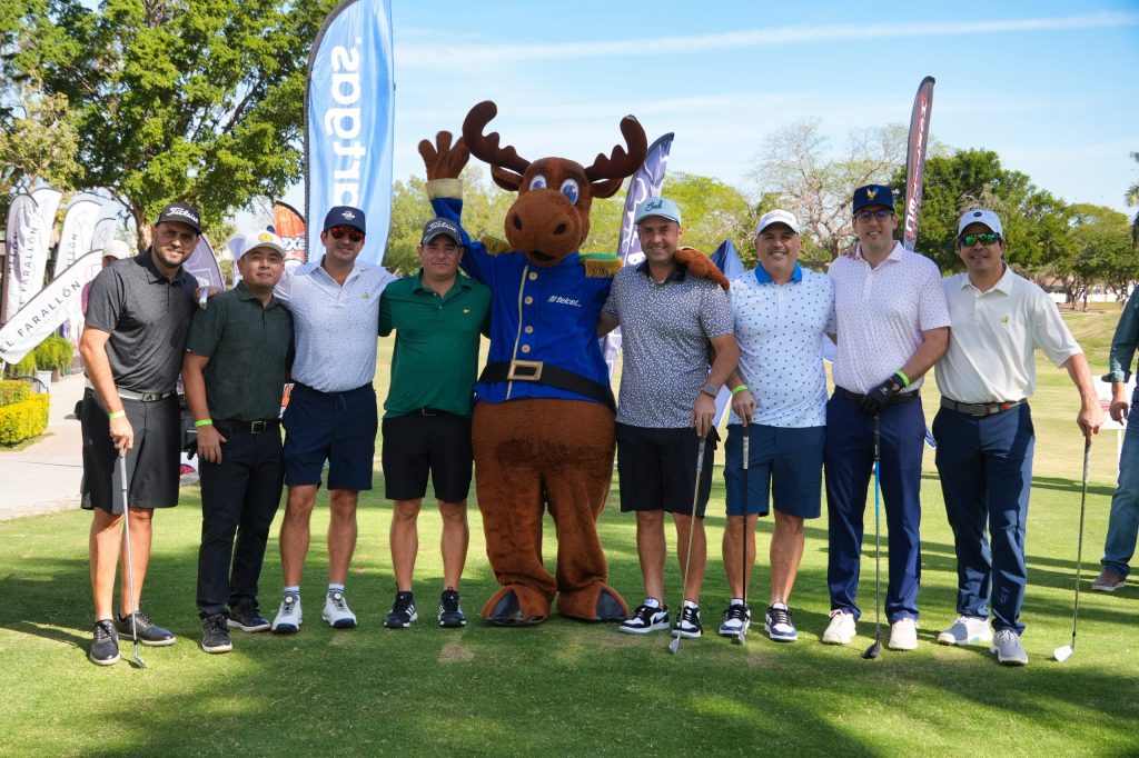 golfistas del mejor swing contra el hambre arrancando el torneo en pro de las familias que necesitan alimento en todo el norte de sinaloa 