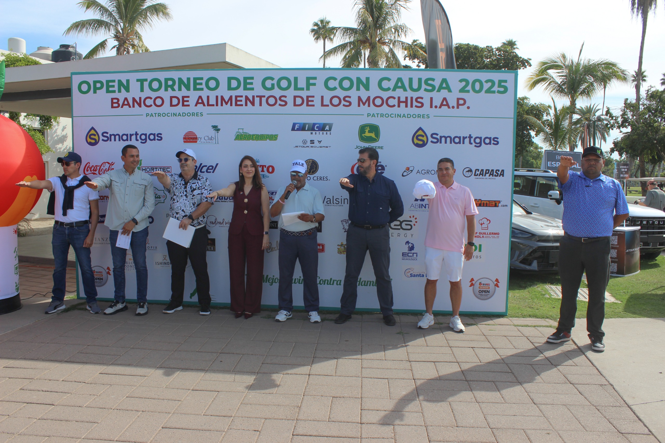 Los Mochis, Sinaloa, 29 de noviembre de 2025.
- El Banco de Alimentos de Los Mochis inicia con
entusiasmo la vigésima edición del Open Torneo de Golf con Causa “El Mejor Swing Contra
el Hambre”, una iniciativa que, durante 20 ediciones, ha trascendido el ámbito deportivo para
convertirse en un símbolo de solidaridad y compromiso con la seguridad alimentaria en el norte de
Sinaloa.