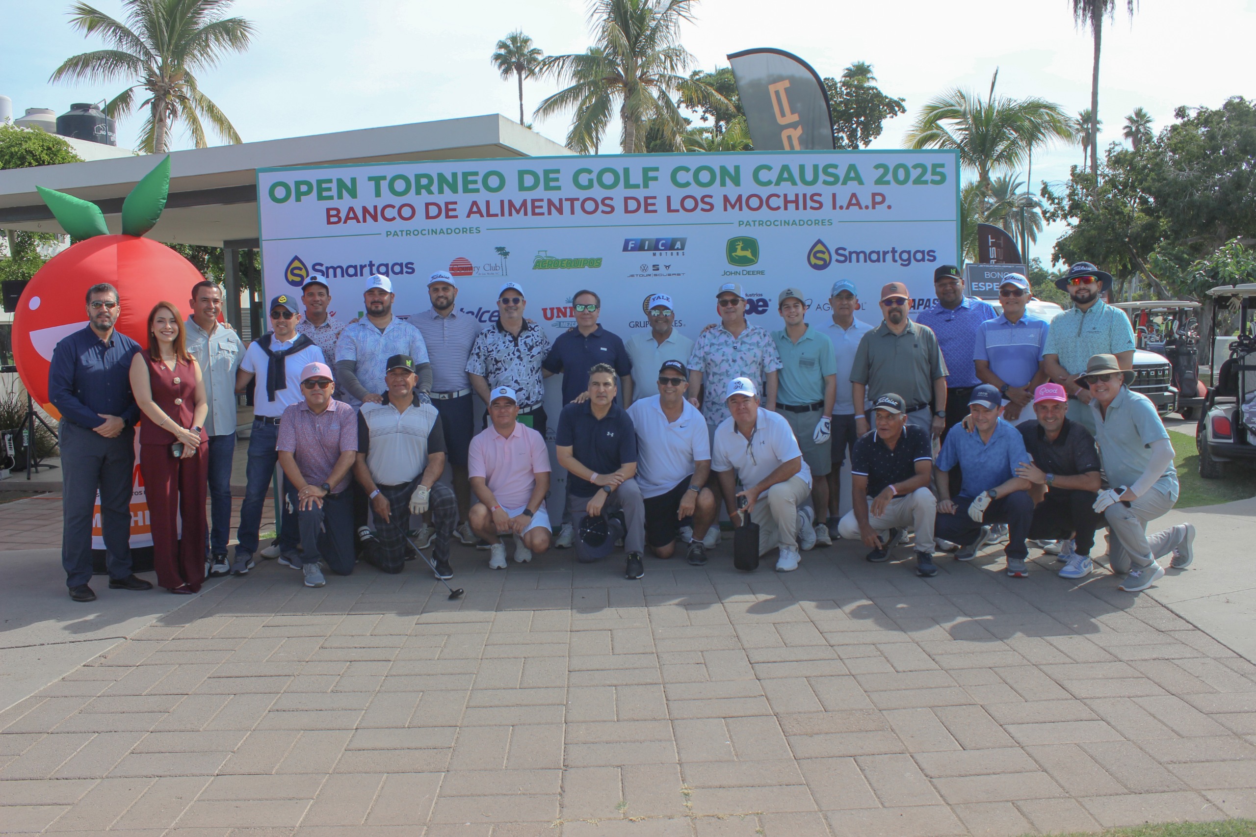 Los Mochis, Sinaloa, 29 de noviembre de 2025. - El Banco de Alimentos de Los Mochis inicia con entusiasmo la vigésima edición del Open Torneo de Golf con Causa “El Mejor Swing Contra el Hambre”, una iniciativa que, durante 20 ediciones, ha trascendido el ámbito deportivo para convertirse en un símbolo de solidaridad y compromiso con la seguridad alimentaria en el norte de Sinaloa.